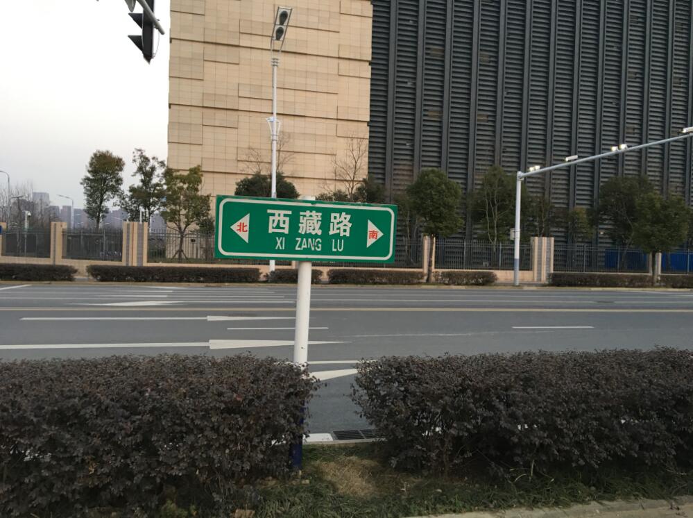 �Ϸ��гɶ�·�c����·�������Ͻ�33325.92ƽ����סլ�õ؇�������ʹ�Ù��M��׌�r���u��